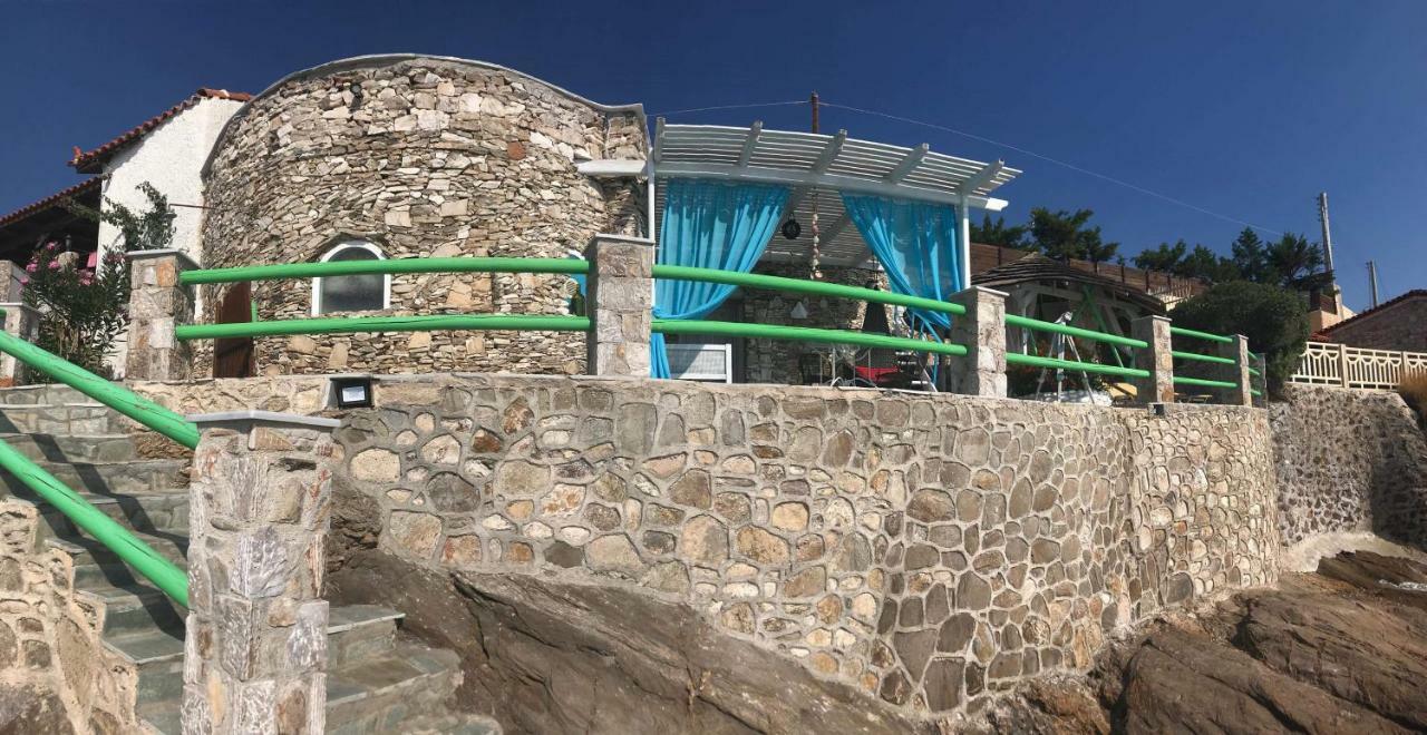 Guest House Gabriela Keratea Exterior photo